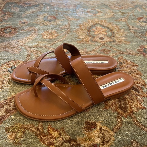 Manolo Blahnik Susa Flat Leather Sandal in Luggage Size 38 (8b) - Picture 2 of 7